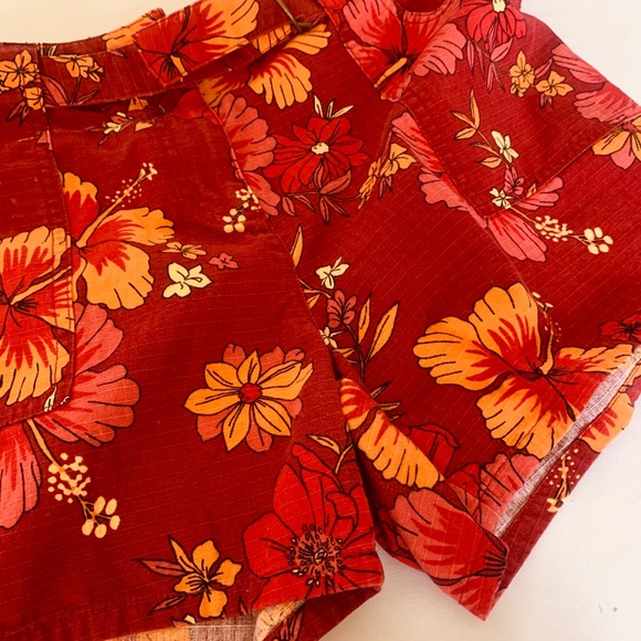 Hawaiian floral shorts - Picture 2 of 4